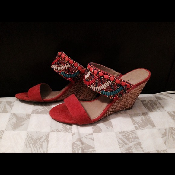 Super cute Summer wedge or date to wear in Winter! - Picture 2 of 4