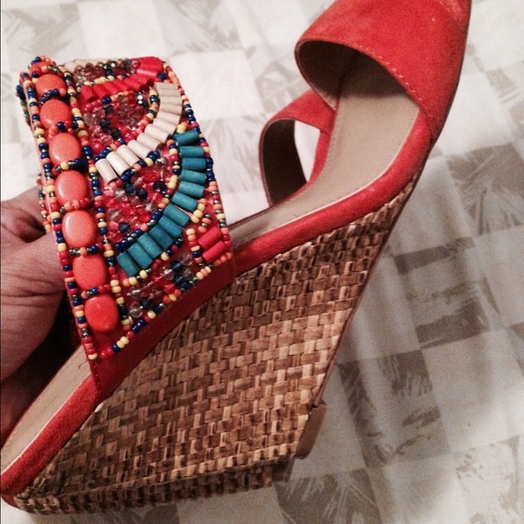 Super cute Summer wedge or date to wear in Winter! - Picture 4 of 4