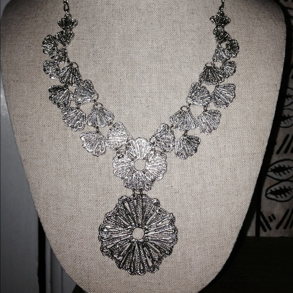 Stella & Dot Calypso Coin Necklace - Picture 3 of 3