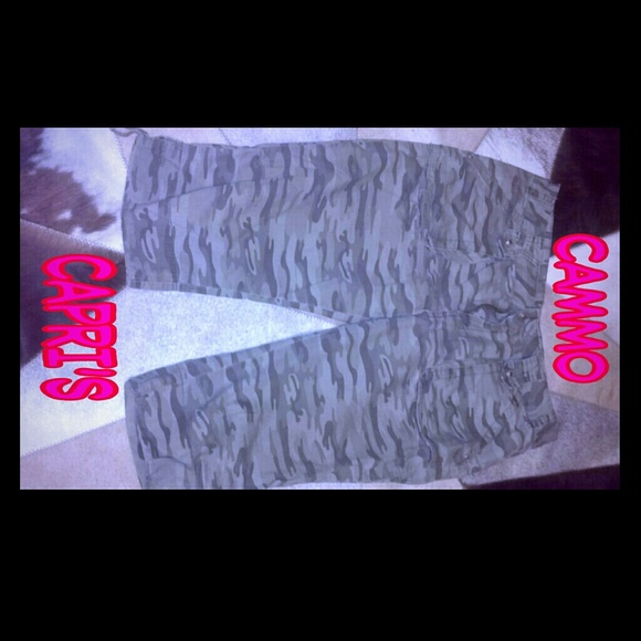 Camo Capri's