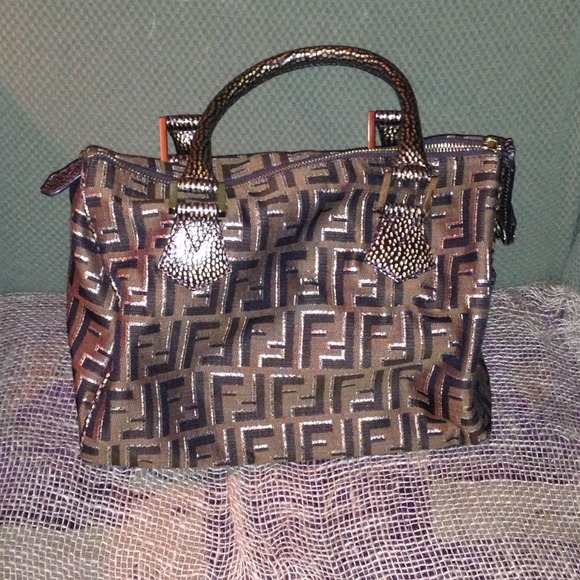 NEW PRICE!! NWOT Must sell!! AUTHENTIC FENDI PURSE