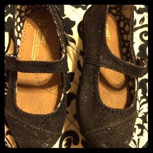 Toddler S7 sparkly black Mary Jane Toms