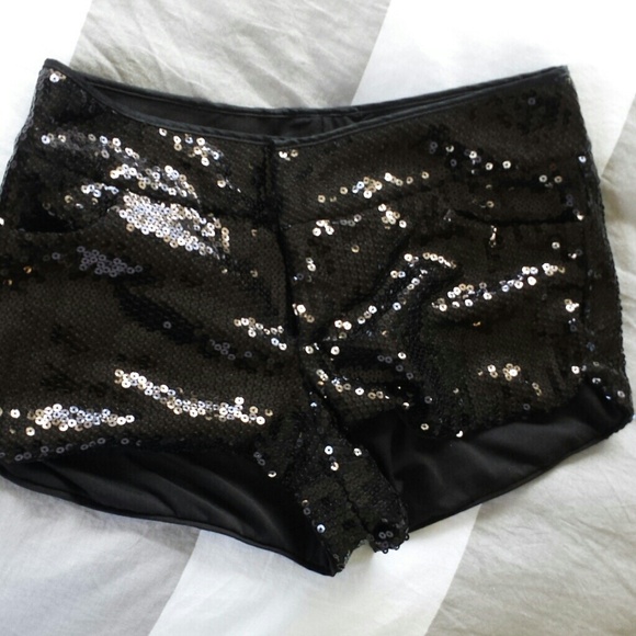 Sequin shorts, black with pockets - Picture 1 of 4