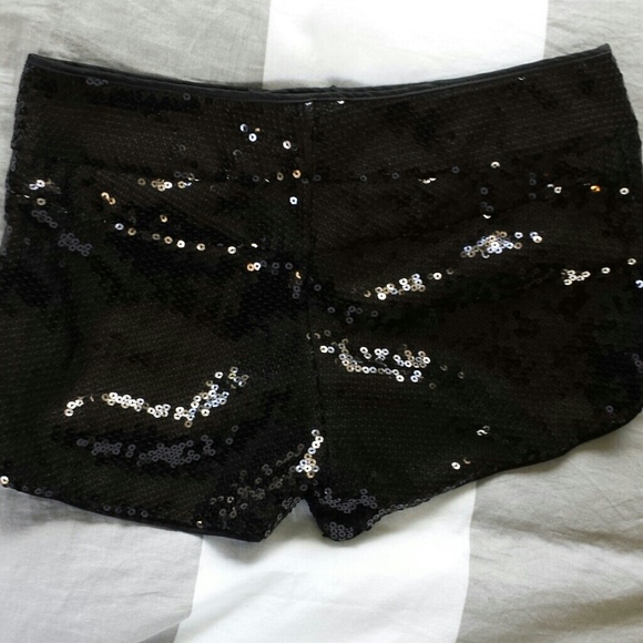 Sequin shorts, black with pockets - Picture 2 of 4