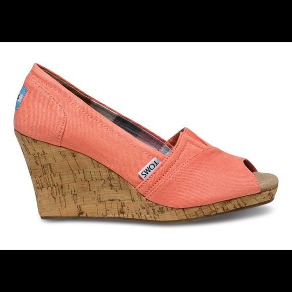 Coral TOMS Wedges HOST PICK / REDUCED
