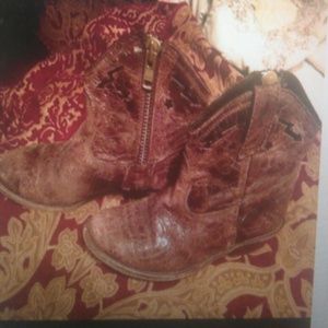 LOOKING FOR Steve madden distressed ankle boot