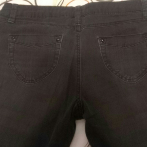 Capris - Picture 3 of 4
