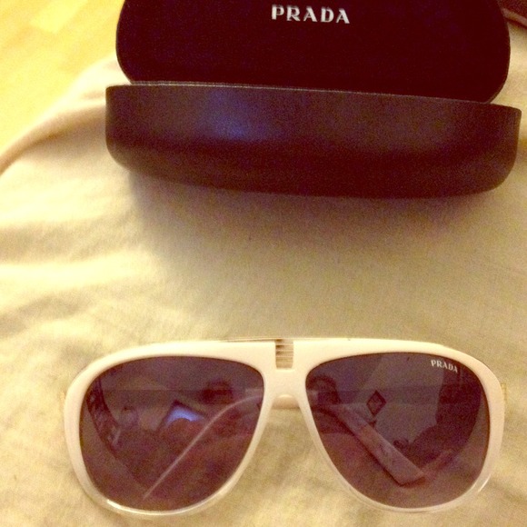 Prada sunglasses. Perfect for the beach.😎