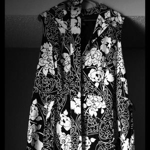 Black & white floral print collared dress