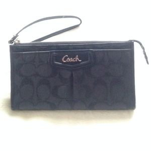 Coach signature  wallet/wristlet in black