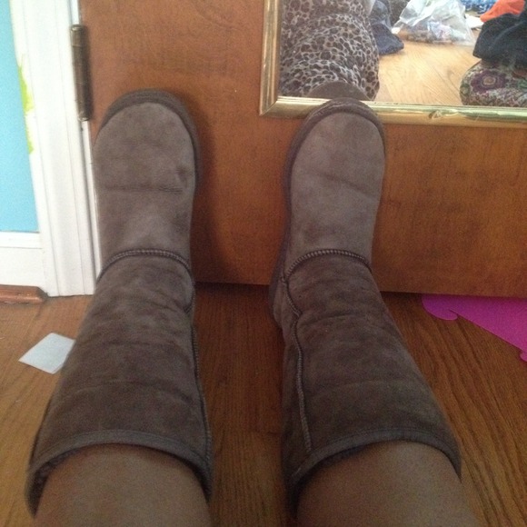 Authentic Uggs 🎀 HOLD