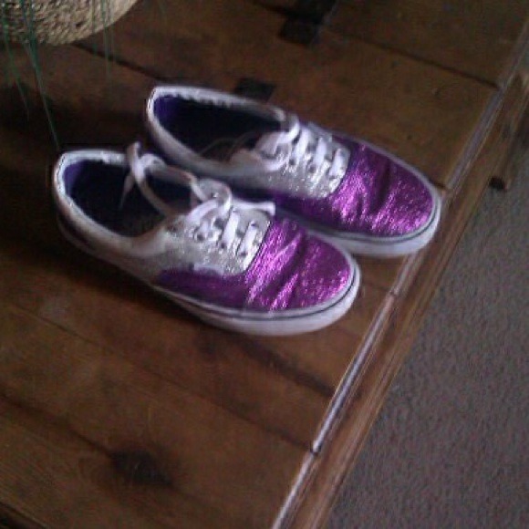 Vans - Picture 1 of 1