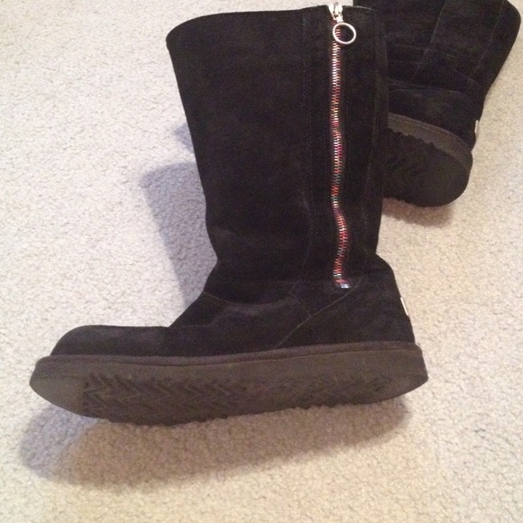 UGGS