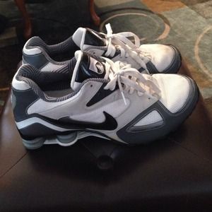 Nike mens shocks