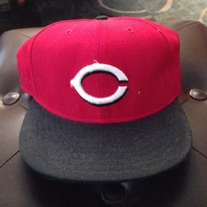 Reds fitted hat