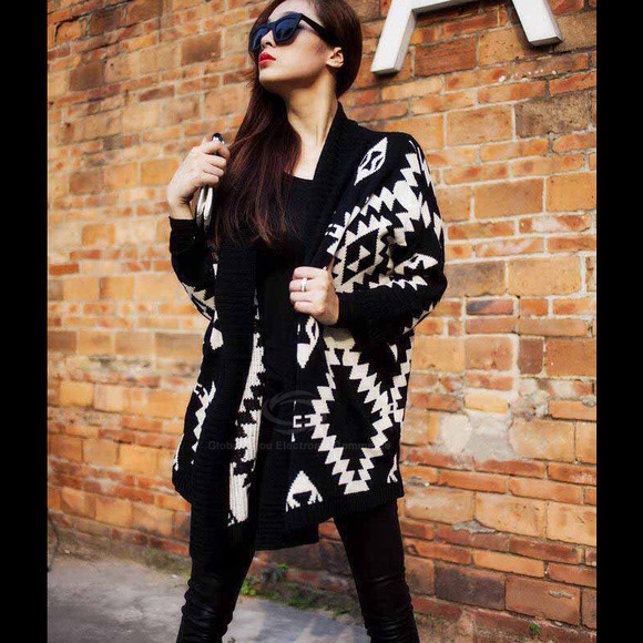 SOLD💥HOST PICK!! 12/7💥Aztec Open Front Cardigan - Picture 4 of 4