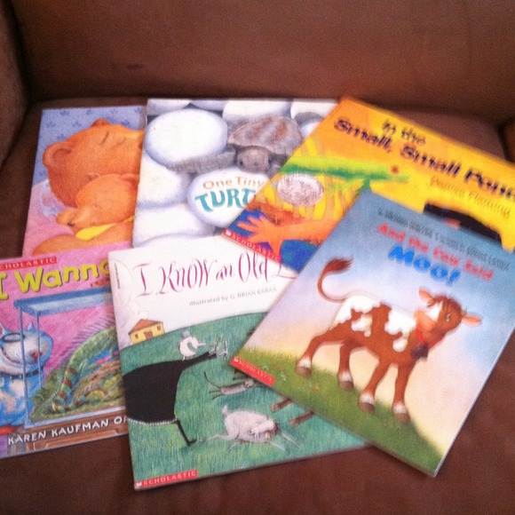 6 children's story books from scholastic. Teacher
