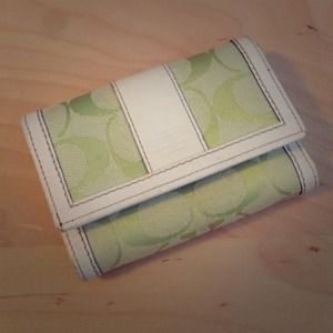 Green and white trifold Coach wallet Green and white trifold Coach wallet