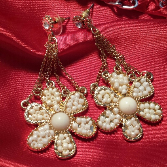*BUNDLED* Beaded & Diamond Flower Earring