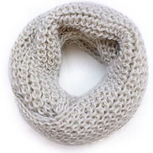 🚫Reserved for @baozxi 🚫Beige knit scarf