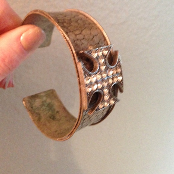Cuff bracelet - Picture 2 of 2