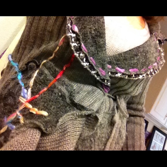 **Sold** Grey long sleeve stitched sweater.