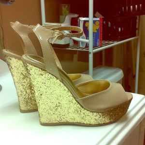 Bling gold sparkle wedges !😍💕