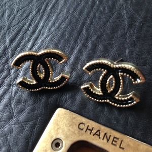 Gold and black CHANEL earrings💋💙