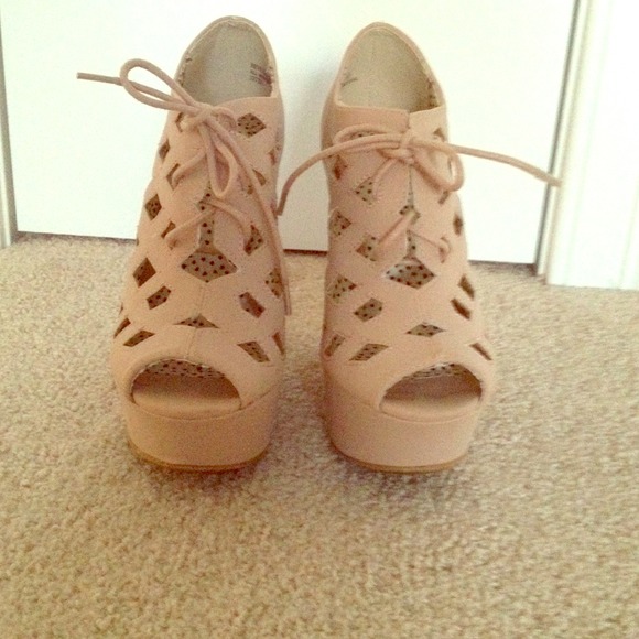 Only worn once!