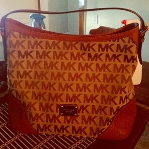 Michael kors purse in great condition!