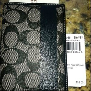 *NEW* Coach passport holder