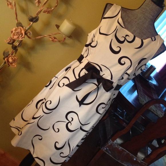 Jessica howard Dresses & Skirts - HP 1/12/14 black/white dress by Jessica Howard