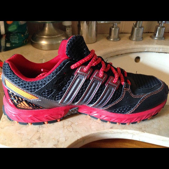 Adidas sneakers👟size 7 - Picture 3 of 4