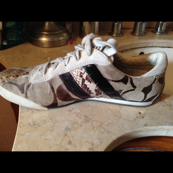 Authentic Coach sneakers👟size 9- like new - Picture 2 of 4