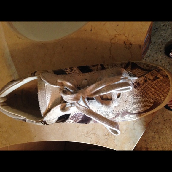 Authentic Coach sneakers👟size 9- like new - Picture 3 of 4