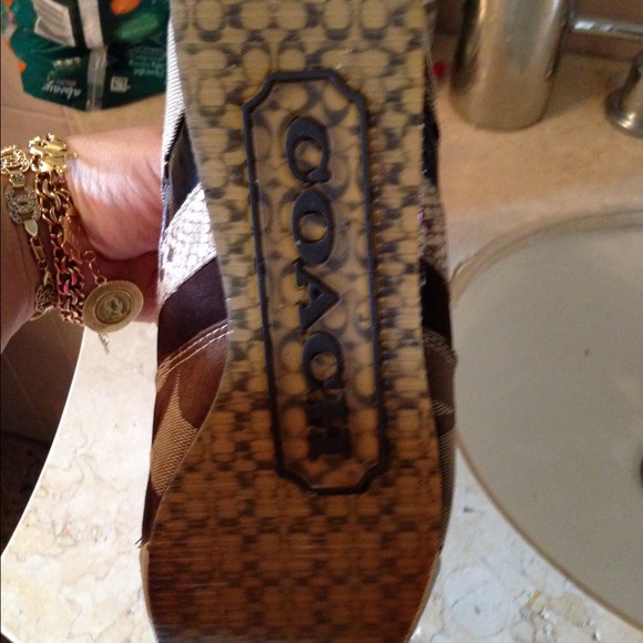 Authentic Coach sneakers👟size 9- like new - Picture 4 of 4