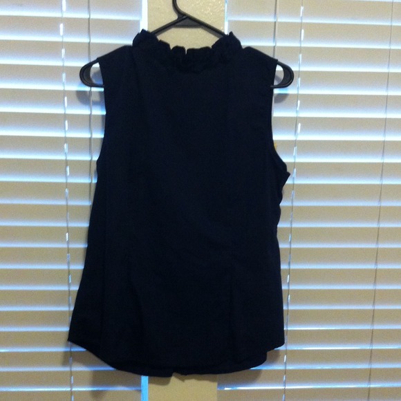 XL Navy Blue Button down Ruffle V Neck - Picture 2 of 4