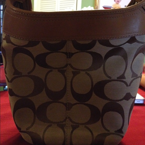 Authentic Coach 👜shoulder purse - Picture 2 of 4