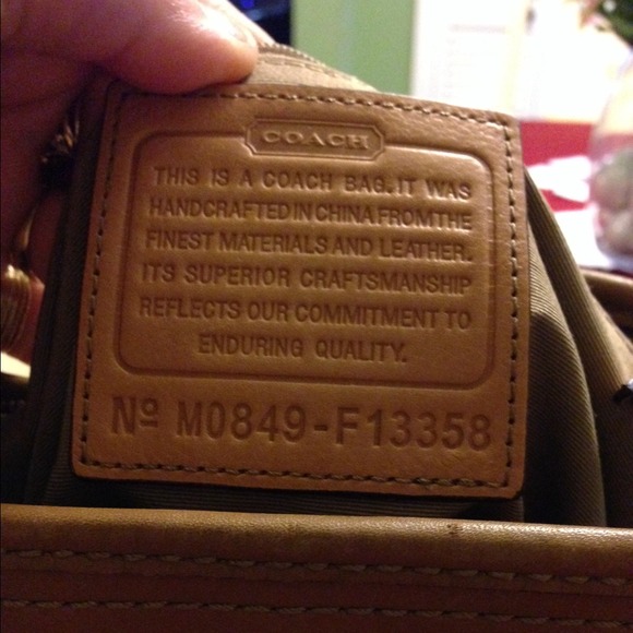 Authentic Coach 👜shoulder purse - Picture 3 of 4