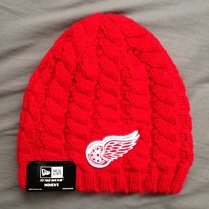 Detroit Red Wings Women's Cable Knit Beanie