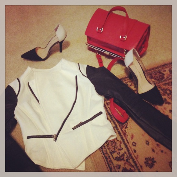 🎉HOST PICK🎉 SALE 🎉Zara Red Basic Bowling Bag - Picture 4 of 4