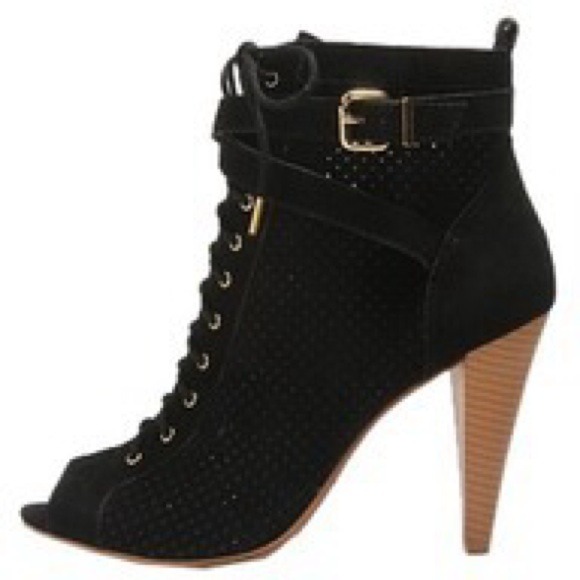 ❤️💋🔥🔥Peep toe booties!💋😍🔥