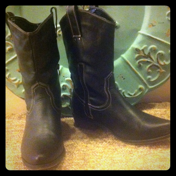 Black cowboy boots