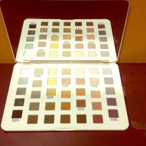 ✨✨Brand New ✨✨Sephora+Pantone Universe Palette