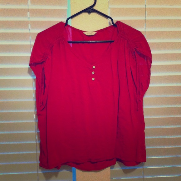 Dark pink XL top with bunched sleeves