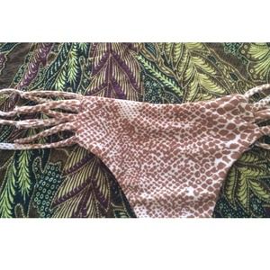 ❌SOLD❌ Acacia Maui bottoms in Mud Snake