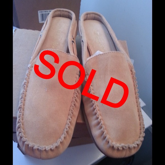 NWOT Aerosoles Tan Suede Clogs