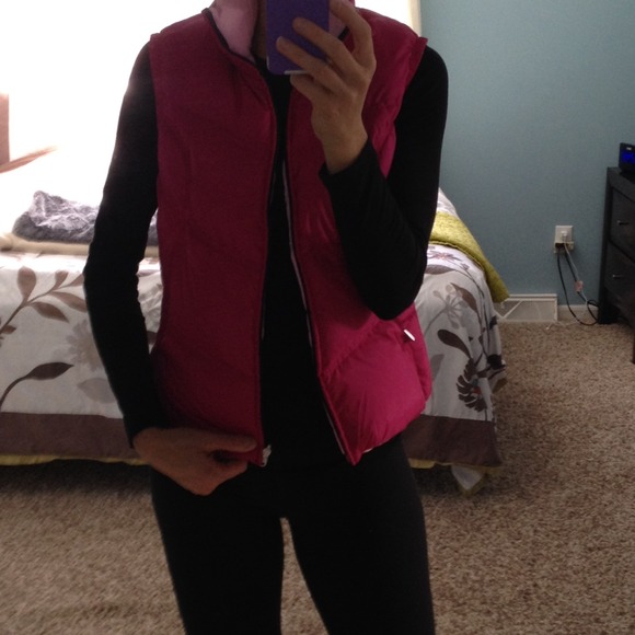 🚫SOLD Woman's nike reversible puffy vest. - Picture 4 of 4