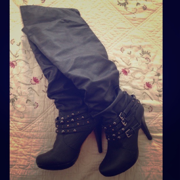 🚫SOLD🚫Studded Tall Boots👢☁️❄️