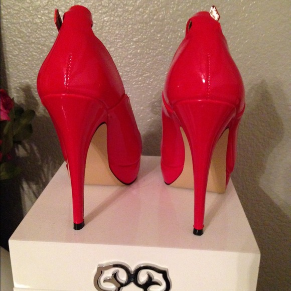 🎉🎉SOLD🎉🎉Manden girl red pumps - Picture 2 of 4